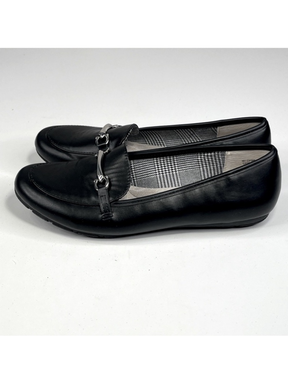 CLIFFS (By White Mountain) Glowing Loafer Black w Silver Horse Bit Ornament-8M